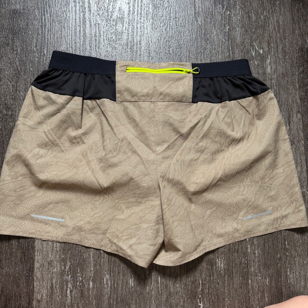 ASICS Fujitrail Running Shorts Mens 2XL Tan Topographic Pattern Reflective Trail - Picture 6 of 6